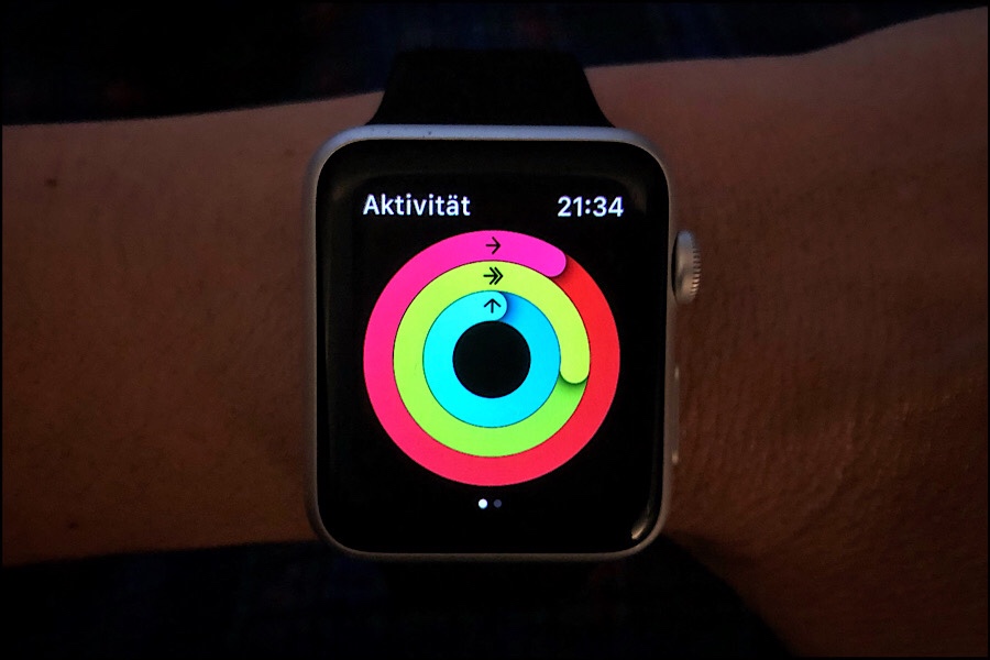 Geschlossene Aktivitäts-Ringe auf einer Apple Watch
